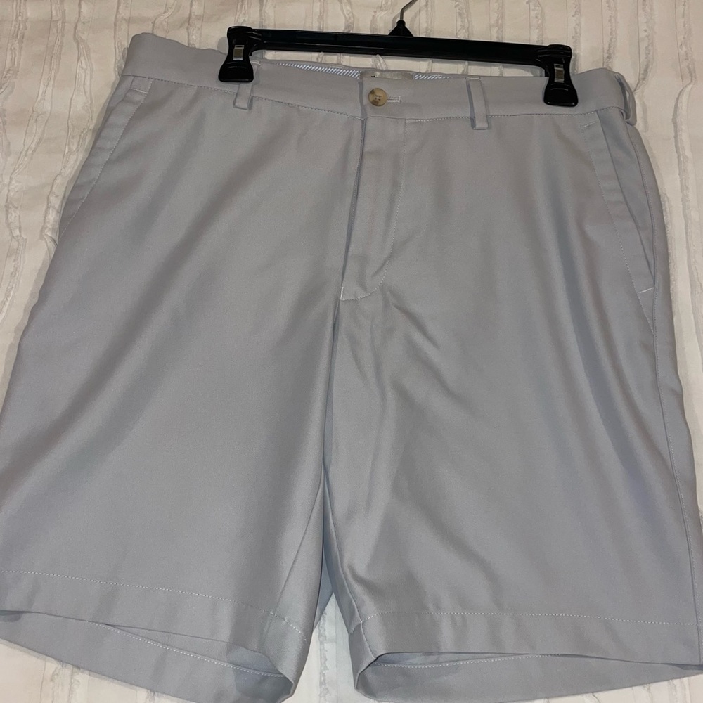 Peter Millar Salem High Drape Performance Shorts in British Grey (Size 33)